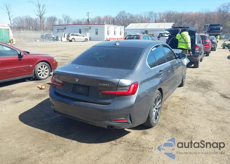 2021 BMW 330I xDrive z USA, uszkodzony, nr VIN 3MW5R7J00M8B97750